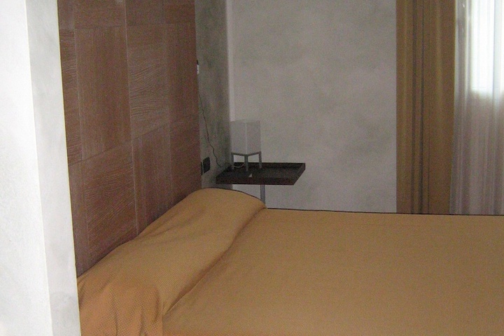 Room 5 of 83