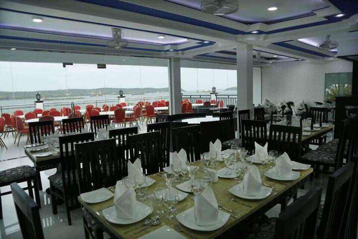 Dining 78 of 94