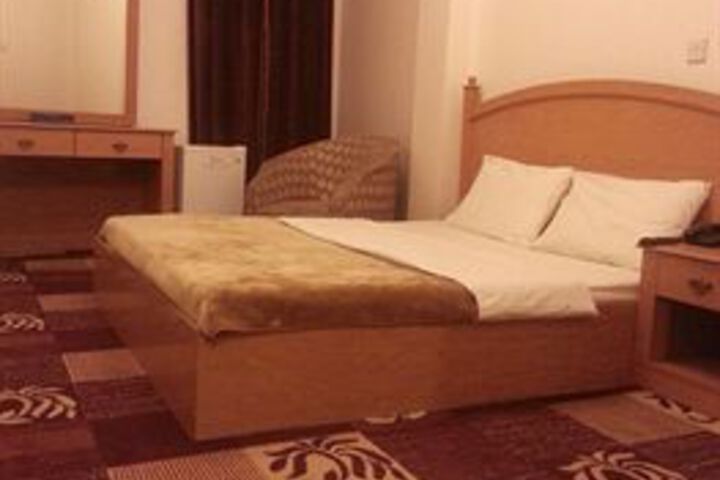 Room 5 of 10