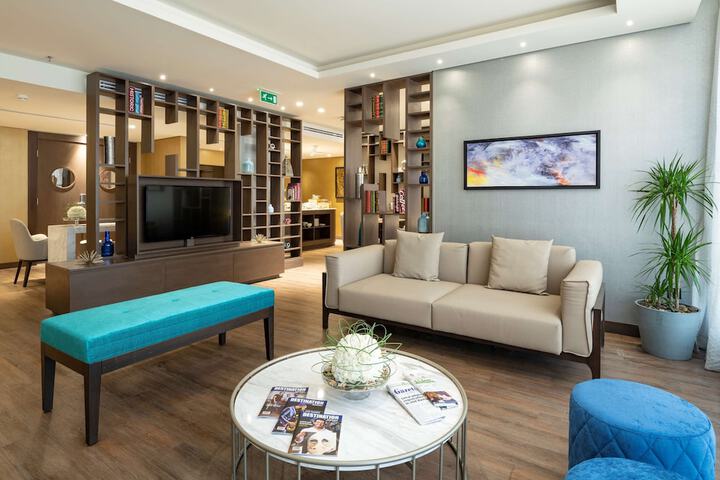 Lounge 125 of 157