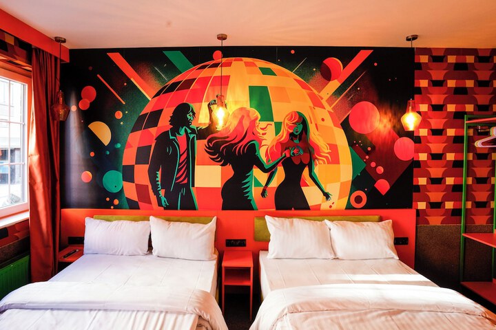 Room 5 of 18