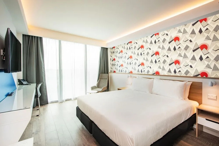 Room 6 of 16
