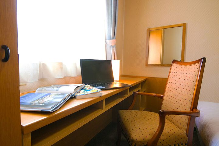 Room 3 of 44