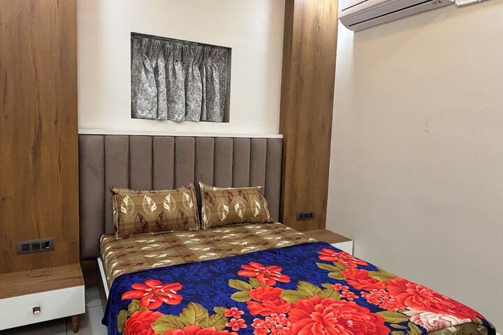 Room 2 of 13
