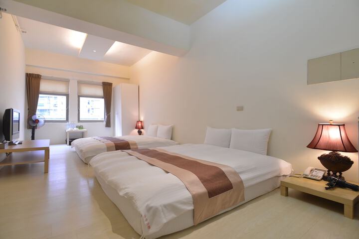 Room 9 of 30