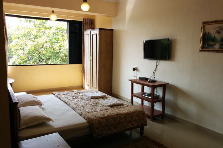 Room 12 of 33