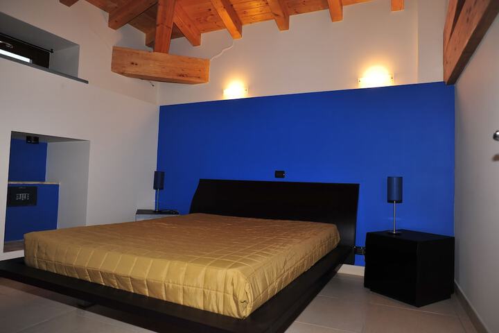 Room 5 of 94