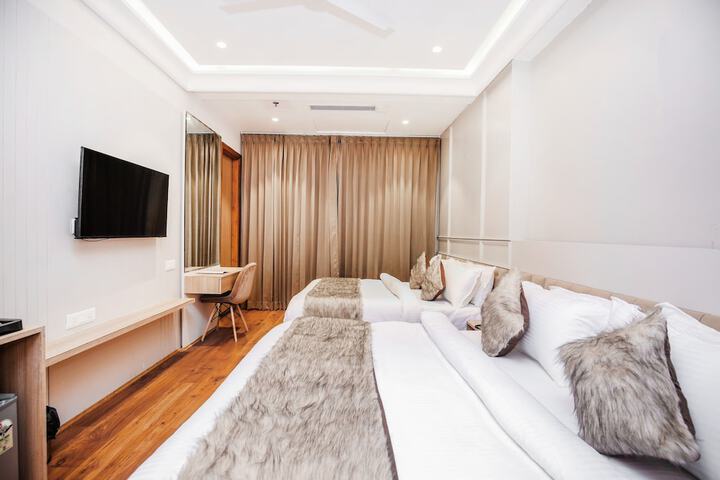 Room 3 of 40