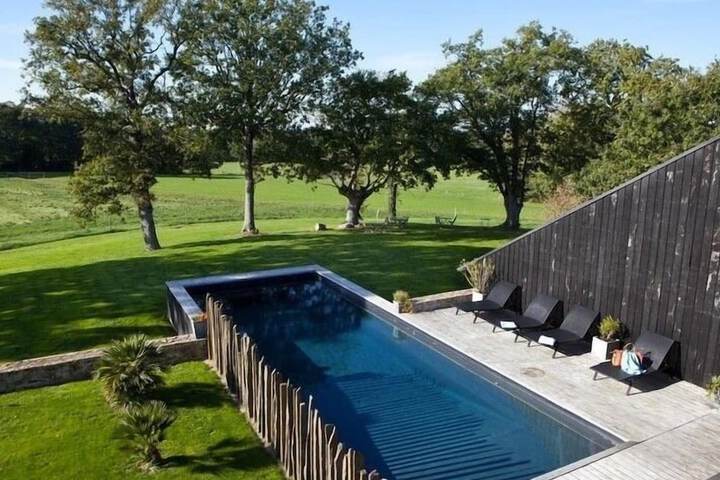 Pool Hotel