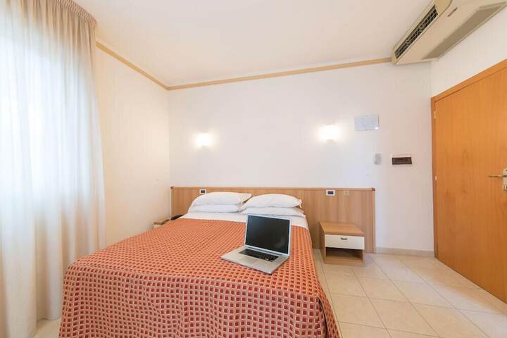 Room 8 of 41