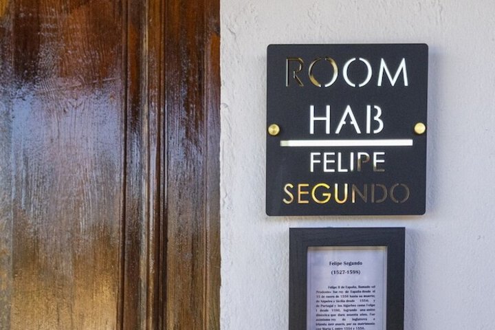 Room 11 of 51