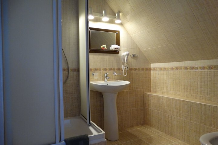 Room 7 of 26