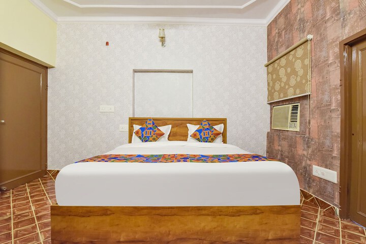 Room 25 of 37
