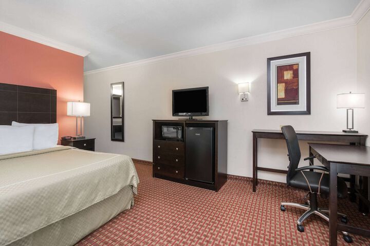1 King Bed (13 of 13)