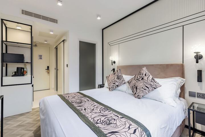 Room 4 of 72