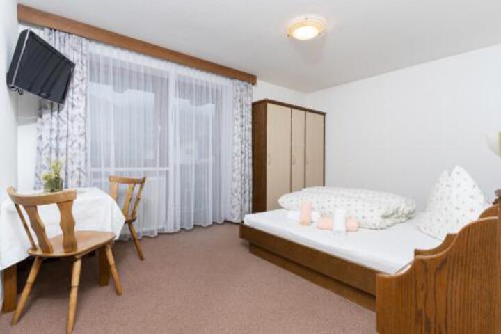 Room 2 of 7