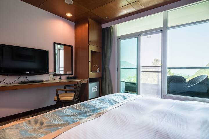 Room 8 of 36