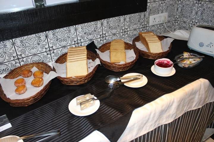 Breakfast/Coffee Service 27 of 40