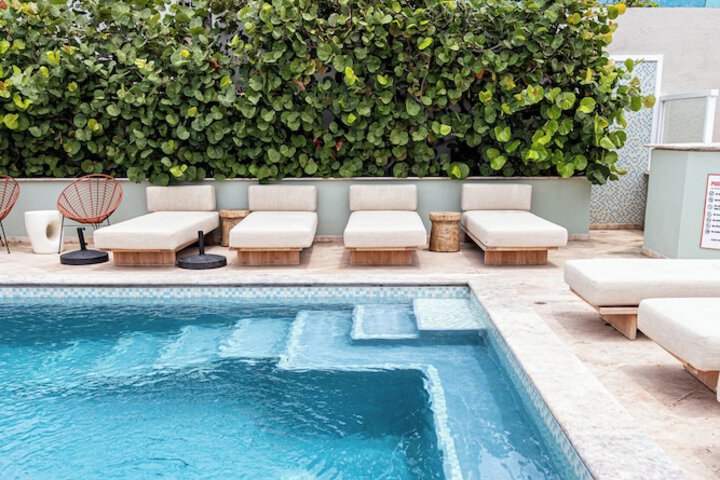 Pool 41 of 82