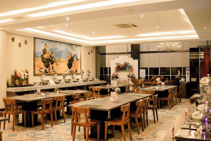 Dining Photos