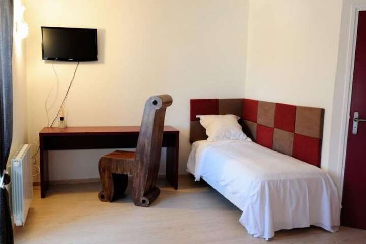 Room 8 of 14