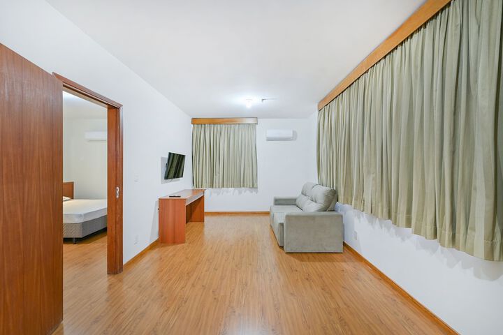 Room 7 of 32