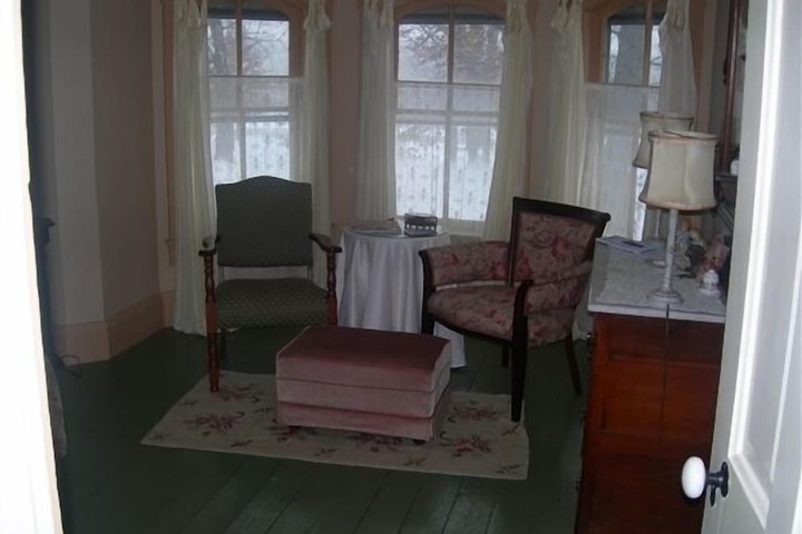 Room 12 of 20
