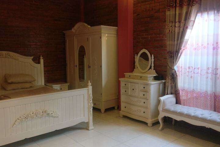 Room 7 of 34