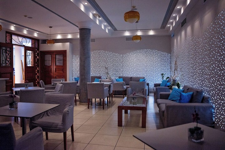 Entrance & Lobby