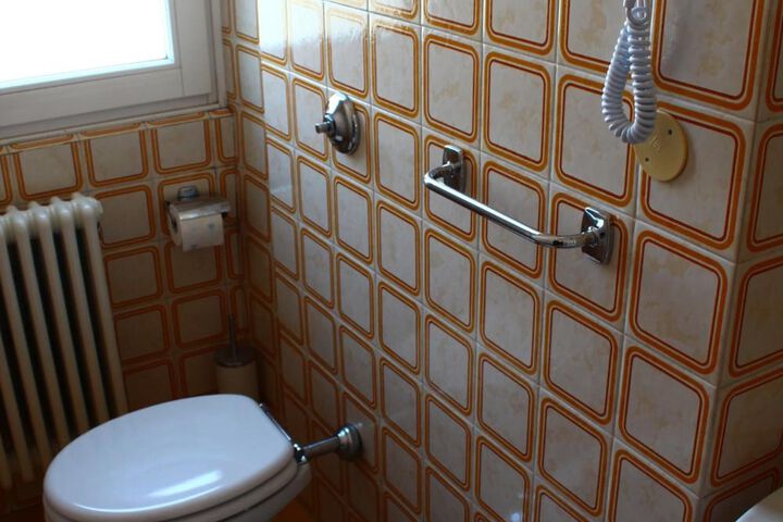 Room 23 of 107