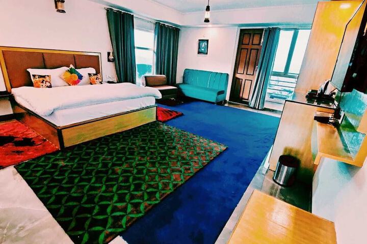 Room 12 of 61