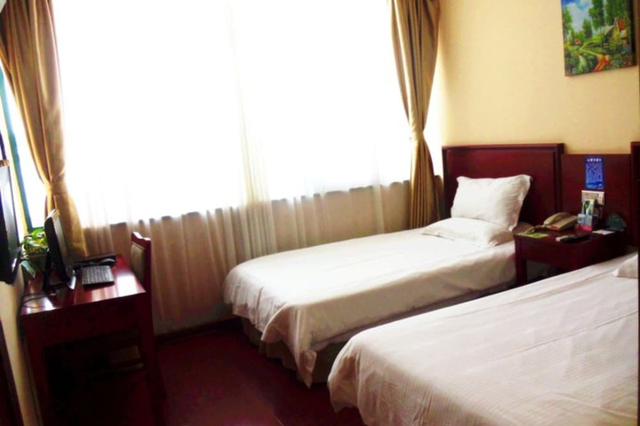 Room 16 of 32
