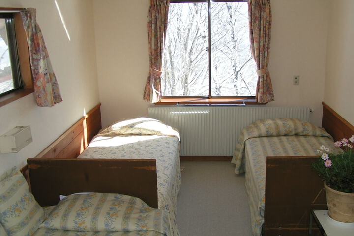 Room 4 of 68
