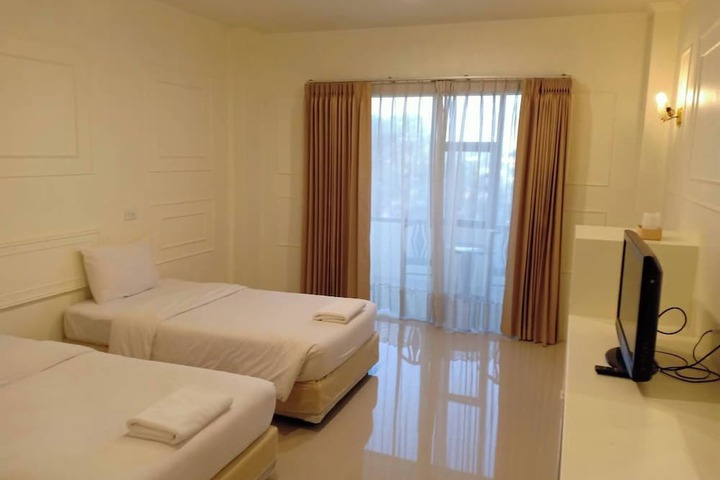 Room 8 of 32
