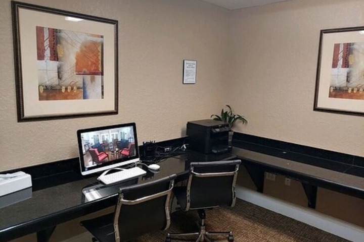 Business Center 47 of 61