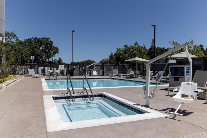 Pool 25 of 47