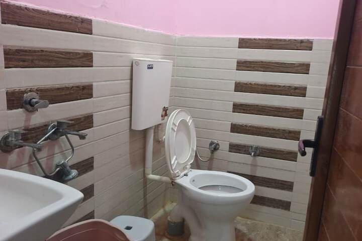 Room 10 of 14