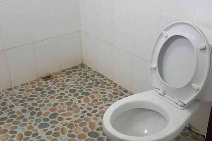 Room 6 of 11