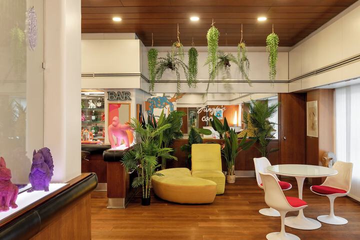 Guest Lobby
