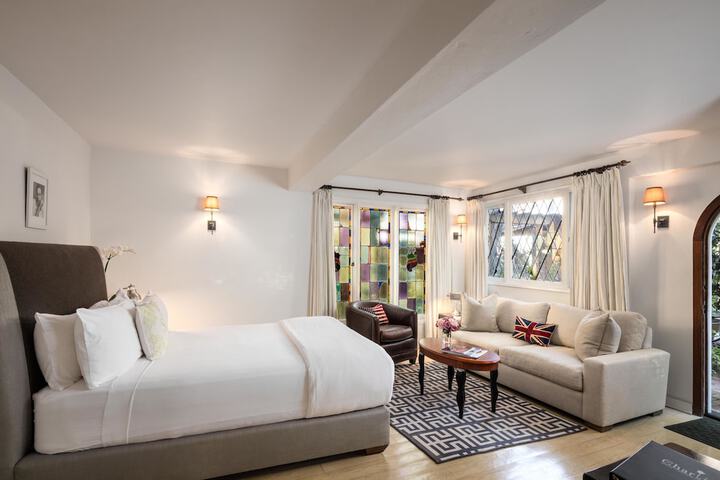 Room 2 of 65