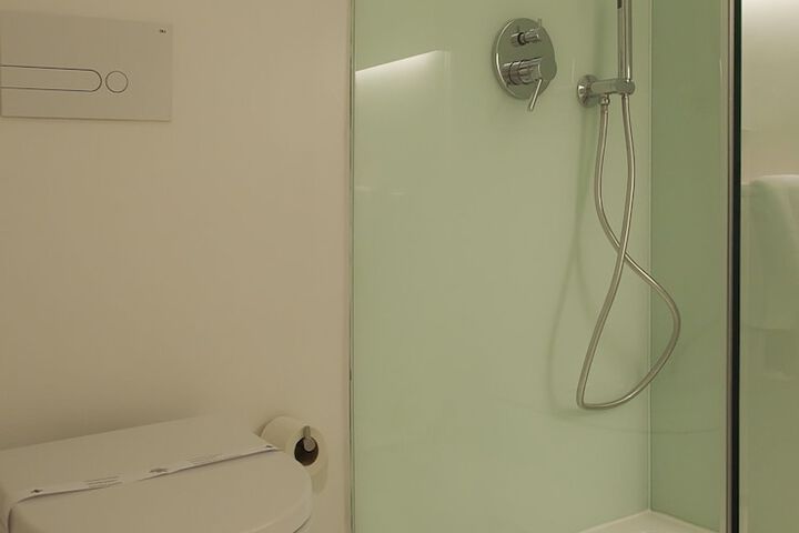 Room 45 of 76