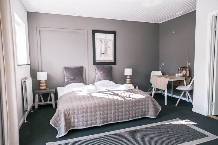 Room 3 of 43
