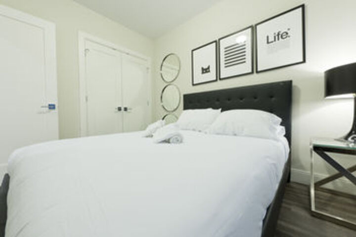 Room 6 of 17