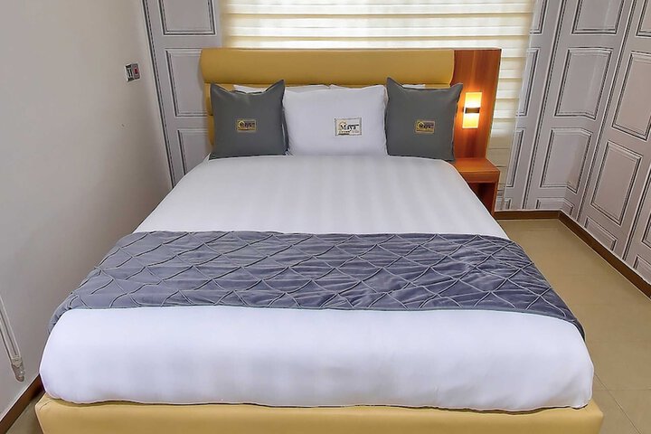 Room 5 of 111