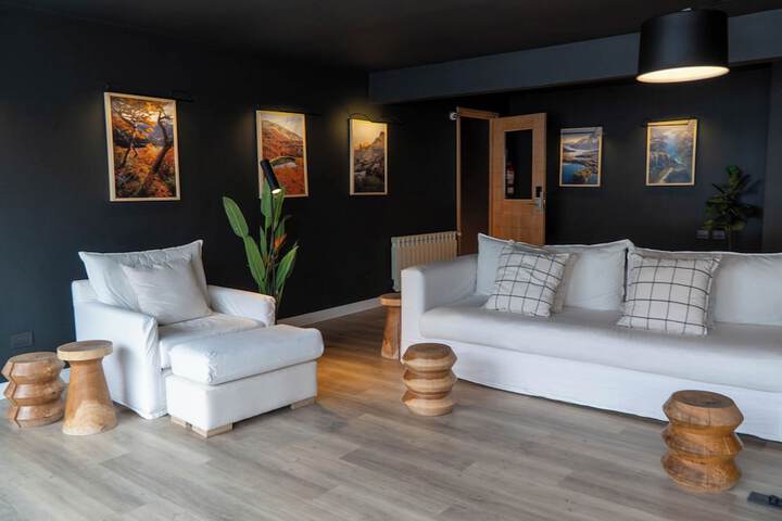 Lounge 56 of 80
