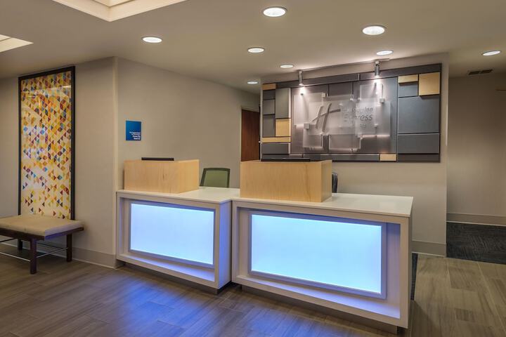 Check-in/check-out kiosk