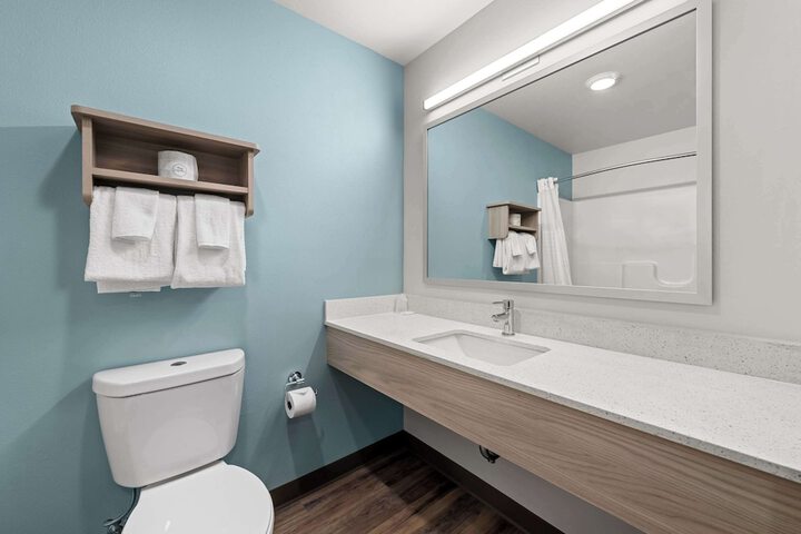1 Queen Bed Suite (17 of 22)
