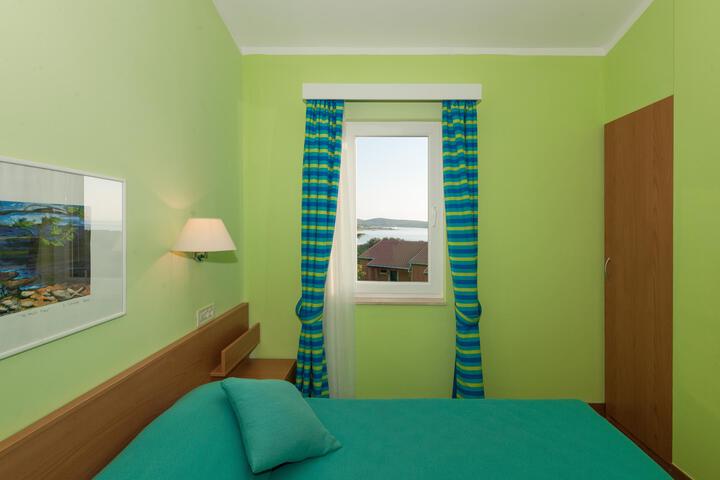 Room 6 of 44
