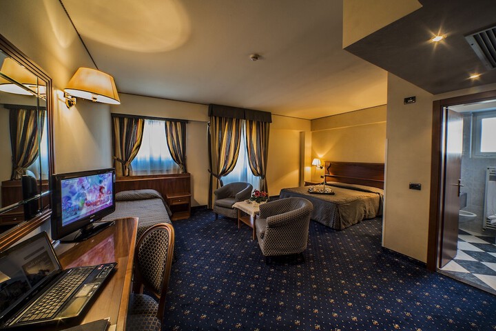 Room 5 of 22