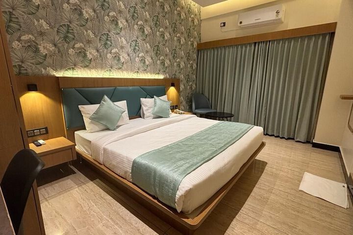 Room 3 of 8